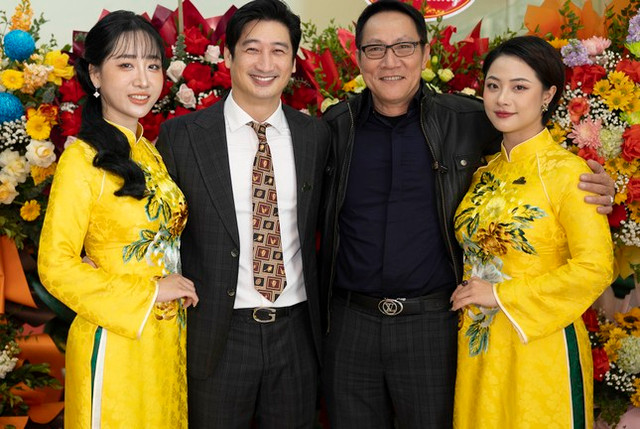 NSND Trung Hiếu nhận Huân chương Lao động hạng Ba - Hình 4 NSND Trung Hieu nhan Huan chuong Lao dong hang Ba-Hinh-4