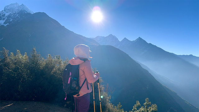 Cô gái Việt ngồi thiền 60 phút trên đỉnh Kala Patthar, Himalaya - Hình 2 Co gai Viet ngoi thien 60 phut tren dinh Kala Patthar, Himalaya-Hinh-2