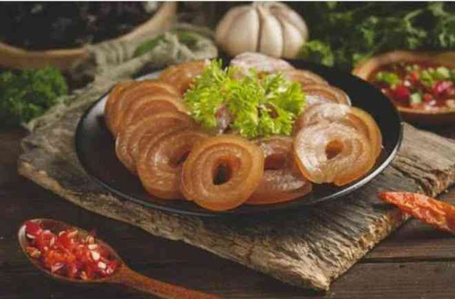 Phần thịt lợn thường bị bỏ đi có công dụng cực tốt cho xương khớp - Hình 2 Phan thit lon thuong bi bo di co cong dung cuc tot cho xuong khop-Hinh-2