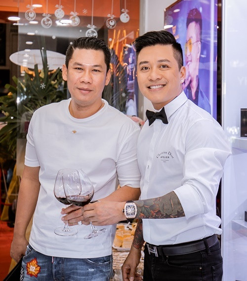 Tuấn Hưng ăn uống cùng chồng cũ Lệ Quyên, tâm sự gây chú ý - Hình 2 Tuan Hung an uong cung chong cu Le Quyen, tam su gay chu y-Hinh-2