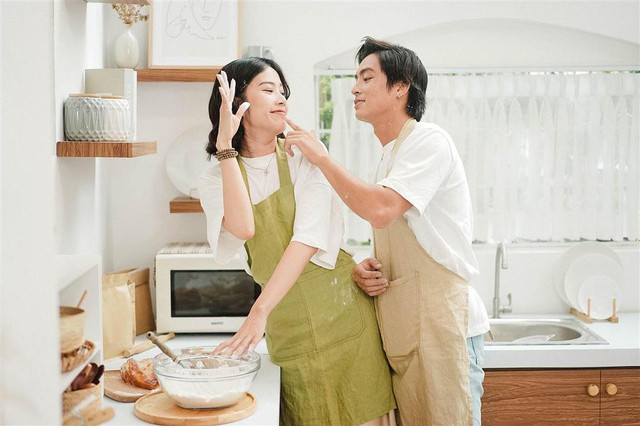 Nam Em gửi "tình tin đồn" Lãnh Thanh: "Mình là gì của nhau" Nam Em gui