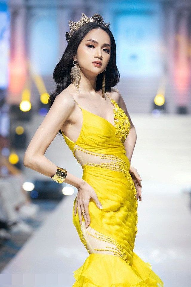 Thêm một sự kiện gạch tên Hương Giang sau ồn ào với antifan - Hình 4 Them mot su kien gach ten Huong Giang sau on ao voi antifan-Hinh-4