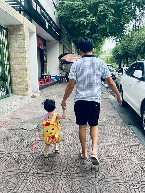 Trường Giang đúng chuẩn chồng người ta ở nhà chơi cùng con gái - Hình 5 Truong Giang dung chuan chong nguoi ta o nha choi cung con gai-Hinh-5