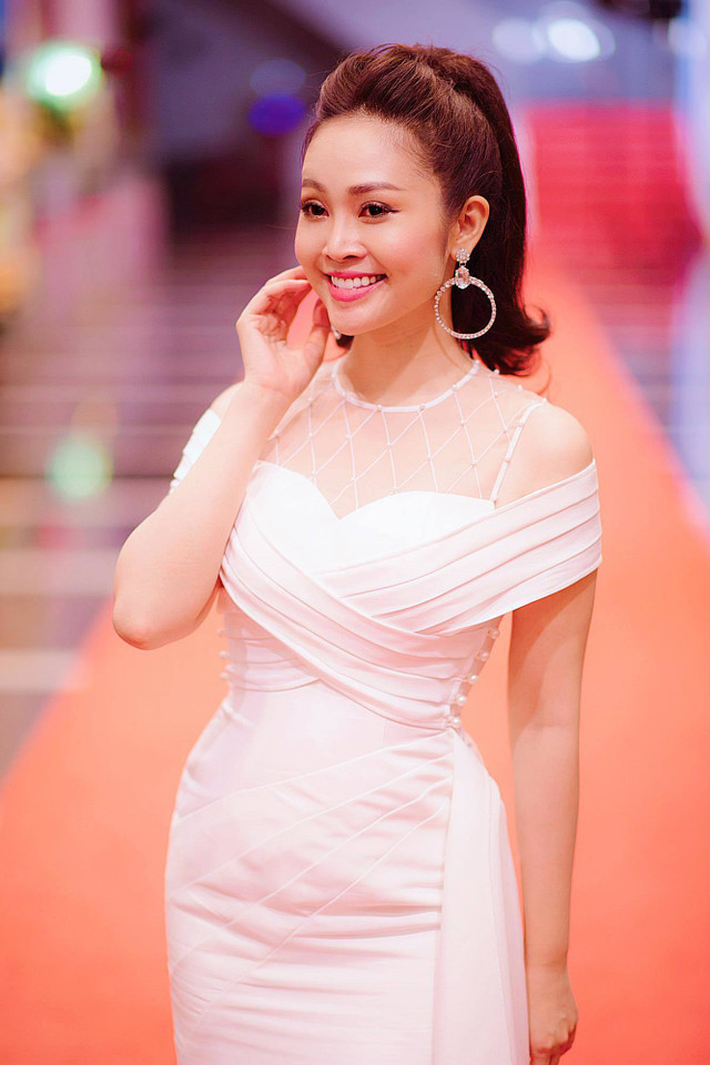 MC Thùy Linh VTV sắp kết hôn với bạn trai kém 5 tuổi - Hình 2 MC Thuy Linh VTV sap ket hon voi ban trai kem 5 tuoi-Hinh-2