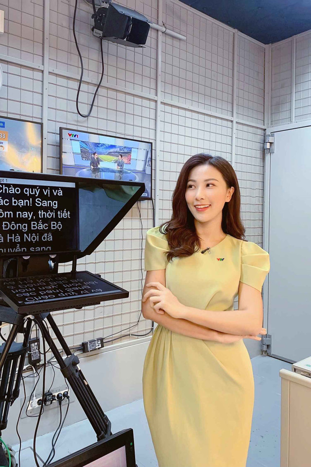 BTV Quỳnh Hoa "thời tiết" bất ngờ dẫn thời sự Chào buổi sáng VTV - Hình 2 BTV Quynh Hoa