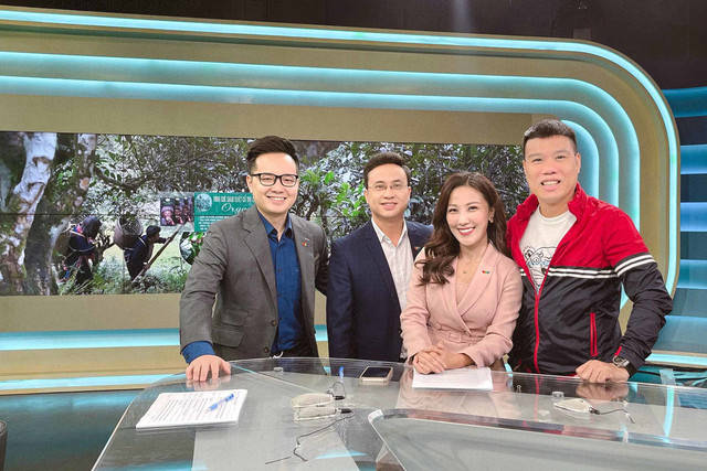BTV Quỳnh Hoa "thời tiết" bất ngờ dẫn thời sự Chào buổi sáng VTV - Hình 4 BTV Quynh Hoa