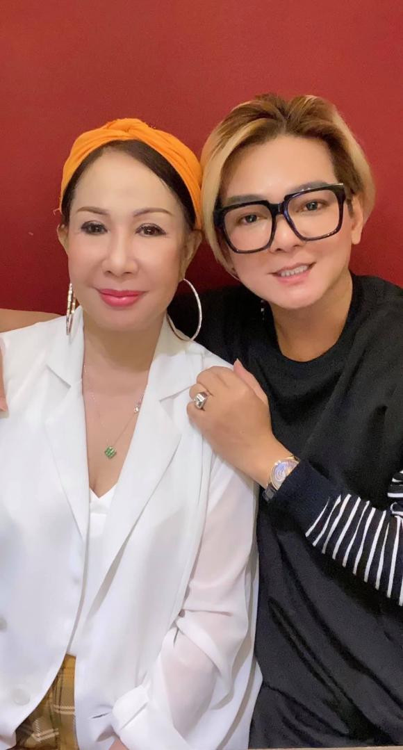 Vũ Hà khoe loạt ảnh tình tứ bên vợ đại gia hơn 8 tuổi - Hình 2 Vu Ha khoe loat anh tinh tu ben vo dai gia hon 8 tuoi-Hinh-2
