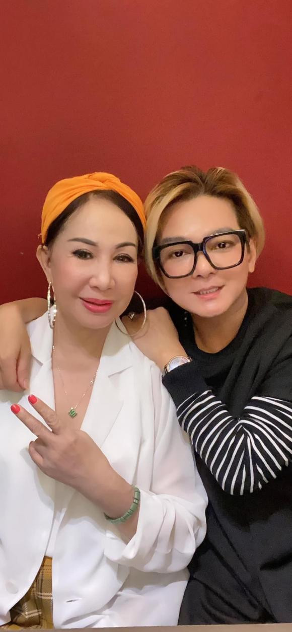 Vũ Hà khoe loạt ảnh tình tứ bên vợ đại gia hơn 8 tuổi - Hình 3 Vu Ha khoe loat anh tinh tu ben vo dai gia hon 8 tuoi-Hinh-3