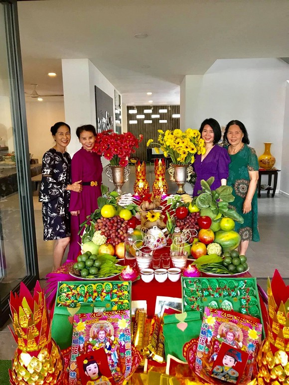 Mẹ Hồ Ngọc Hà khoe đầy tháng 2 cháu, chi tiết này gây chú ý - Hình 4 Me Ho Ngoc Ha khoe day thang 2 chau, chi tiet nay gay chu y-Hinh-4