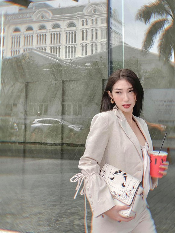 Khổng Tú Quỳnh có tình yêu mới sau chia tay Ngô Kiến Huy - Hình 2 Khong Tu Quynh co tinh yeu moi sau chia tay Ngo Kien Huy-Hinh-2