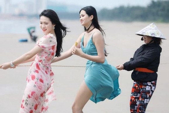 Ảnh thí sinh Hoa hậu Việt Nam 2020 kéo lưới bị la ó kém duyên - Hình 3 Anh thi sinh Hoa hau Viet Nam 2020 keo luoi bi la o kem duyen-Hinh-3