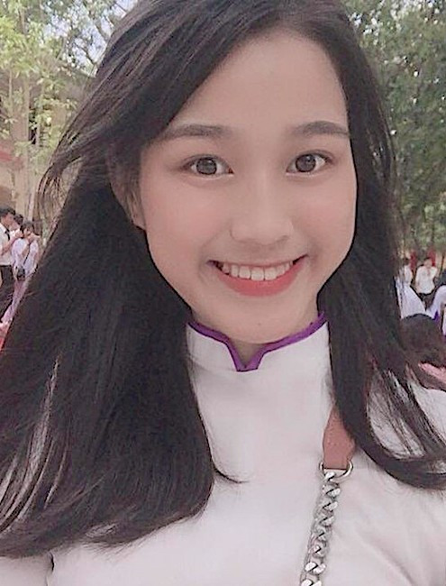 Sốt ảnh Hoa hậu Đỗ Thị Hà lấm lem đi cấy khi chưa đăng quang - Hình 8 Sot anh Hoa hau Do Thi Ha lam lem di cay khi chua dang quang-Hinh-8