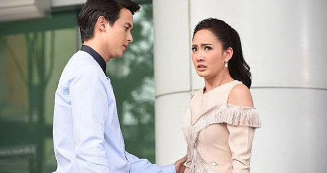 Chồng keo kiệt được thưởng lớn nhưng chỉ khao cả nhà đạm bạc Chong keo kiet duoc thuong lon nhung chi khao ca nha dam bac