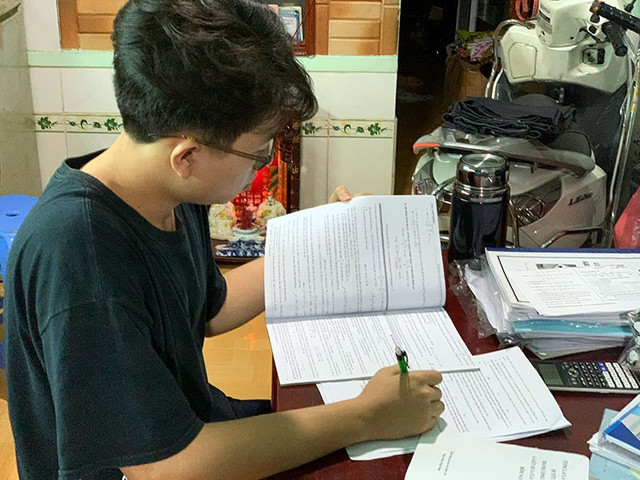 Căng mình chuẩn bị kỳ thi tốt nghiệp THPT giữa dịch COVID-19 Cang minh chuan bi ky thi tot nghiep THPT giua dich COVID-19