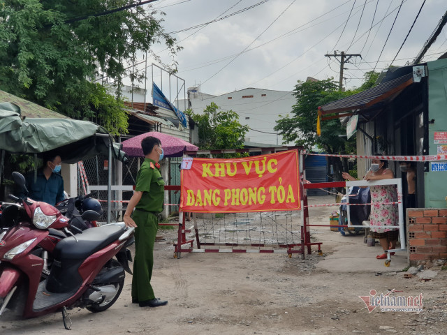 Người dân 3 xã và thị trấn Hóc Môn không ra khỏi nhà, trừ trường hợp cần thiết - Hình 2 Nguoi dan 3 xa va thi tran Hoc Mon khong ra khoi nha, tru truong hop can thiet-Hinh-2