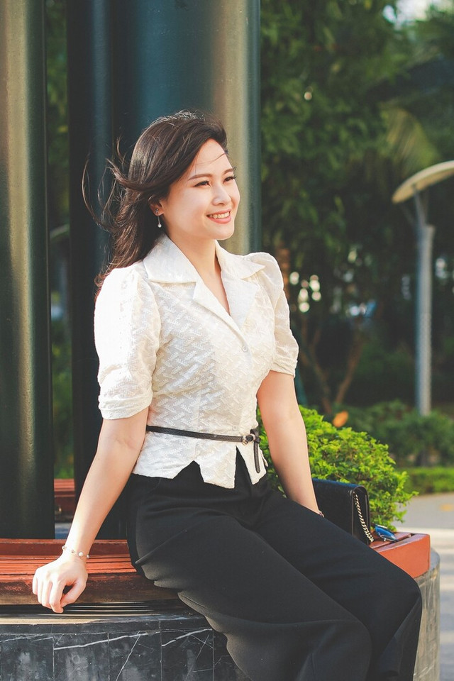 Lên đồ tới công sở trẻ trung mà vẫn thanh lịch như nữ BTV xinh đẹp - Hình 14 Len do toi cong so tre trung ma van thanh lich nhu nu BTV xinh dep-Hinh-14