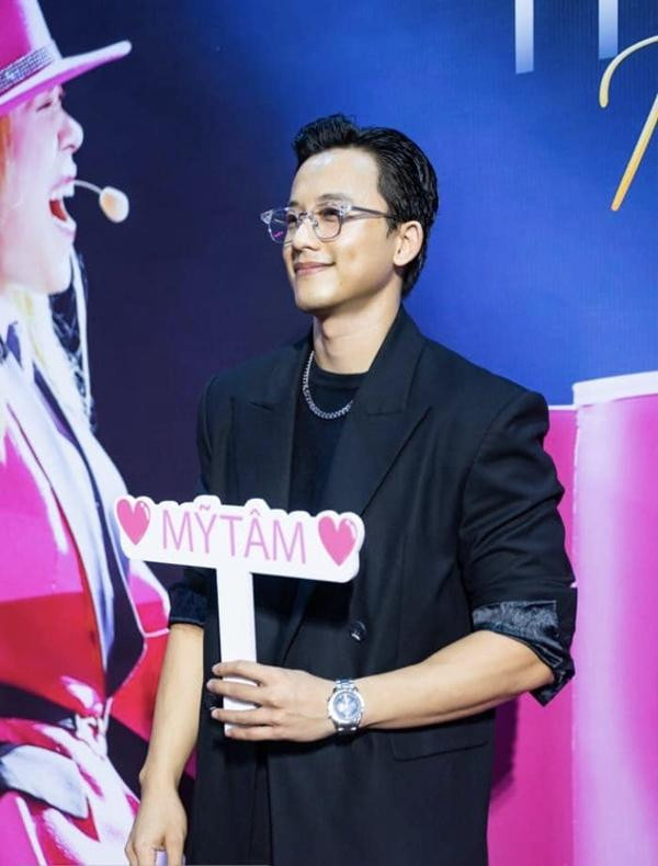 Mai Tài Phến sánh đôi bên Mỹ Tâm trong tiệc sinh nhật - Hình 4 Mai Tai Phen sanh doi ben My Tam trong tiec sinh nhat-Hinh-4