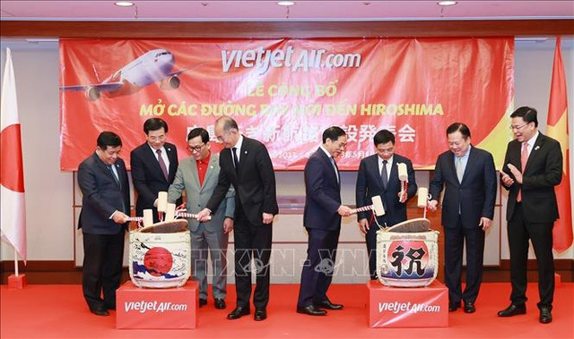 Thủ tướng Phạm Minh Chính dự lễ công bố đường bay thẳng Hà Nội - Hiroshima - Hình 3 Thu tuong Pham Minh Chinh du le cong bo duong bay thang Ha Noi - Hiroshima-Hinh-3