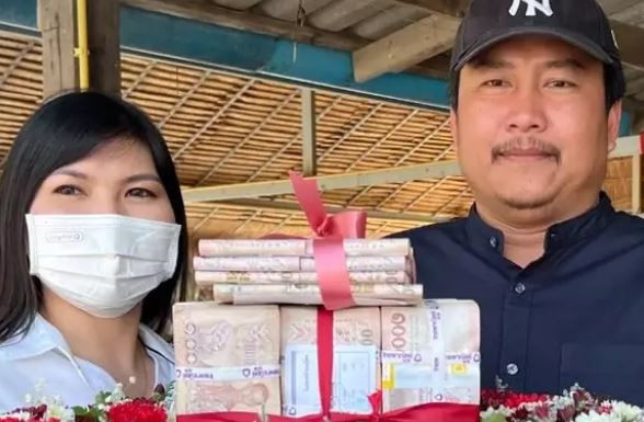 Con trâu đực 1 tấn được bán với giá khủng 4,5 tỷ đồng - Hình 2 Con trau duc 1 tan duoc ban voi gia khung 4,5 ty dong-Hinh-2