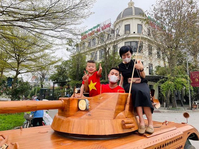 9x Bắc Ninh chi hàng trăm triệu chế tạo hàng loạt siêu xe bằng gỗ - Hình 8 9x Bac Ninh chi hang tram trieu che tao hang loat sieu xe bang go-Hinh-8