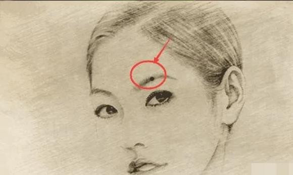 Phụ nữ có 3 loại nốt ruồi này ở lông mày thì trời sinh phú quý - Hình 2 Phu nu co 3 loai not ruoi nay o long may thi troi sinh phu quy-Hinh-2