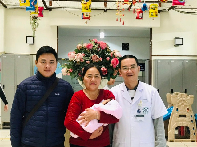 Cứu sống trẻ sơ sinh bị hẹp khít động mạch phổi - Hình 2 Cuu song tre so sinh bi hep khit dong mach phoi-Hinh-2