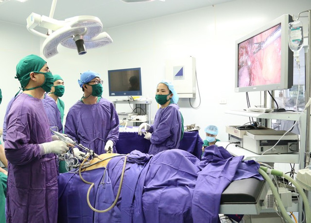 Cụ ông phục hồi tốt sau 3 ngày mổ cắt ung thư đại tràng - Hình 2 Cu ong phuc hoi tot sau 3 ngay mo cat ung thu dai trang-Hinh-2