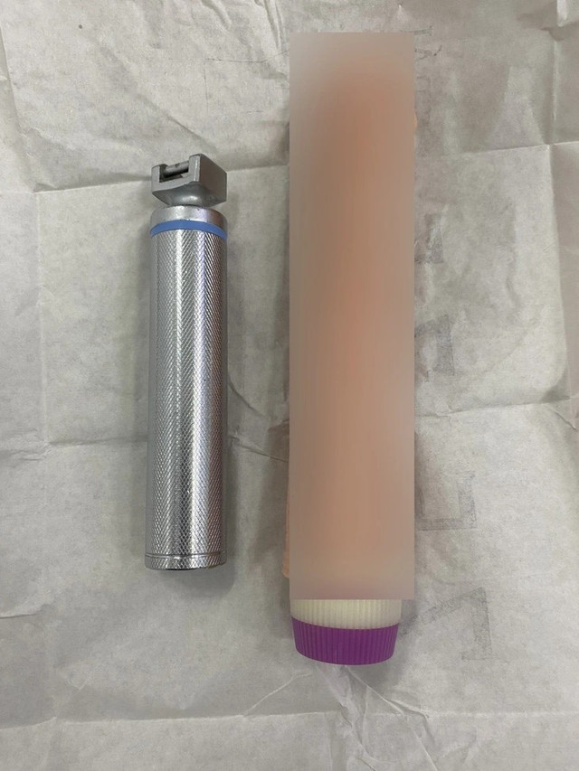 Dương vật giả 20cm mắc kẹt trong trực tràng nam thanh niên 23 tuổi Duong vat gia 20cm mac ket trong truc trang nam thanh nien 23 tuoi