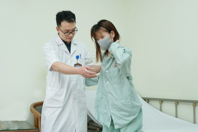 Cứu sống cô gái đa chấn thương do xe tải cán qua người - Hình 2 Cuu song co gai da chan thuong do xe tai can qua nguoi-Hinh-2