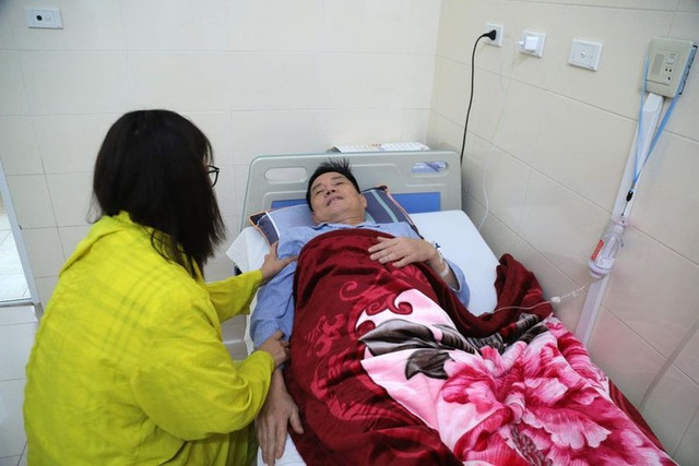 Phẫu thuật nội soi 1 cổng cho bệnh nhân ung thư phổi - Hình 2 Phau thuat noi soi 1 cong cho benh nhan ung thu phoi-Hinh-2