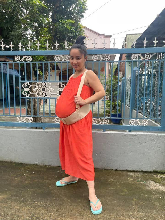Vợ Lê Dương Bảo Lâm phải lấy dây đỡ bầu sát ngày sinh - Hình 3 Vo Le Duong Bao Lam phai lay day do bau sat ngay sinh-Hinh-3