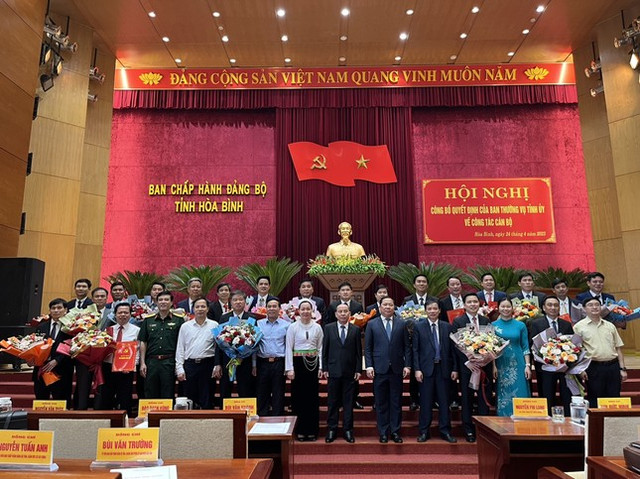 Bổ nhiệm loạt lãnh đạo chủ chốt ở Hòa Bình Bo nhiem loat lanh dao chu chot o Hoa Binh