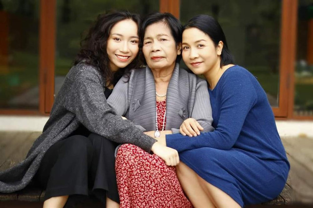 Con gái Mỹ Linh show ảnh hở, netizen giật mình không nhận ra - Hình 4 Con gai My Linh show anh ho, netizen giat minh khong nhan ra-Hinh-4