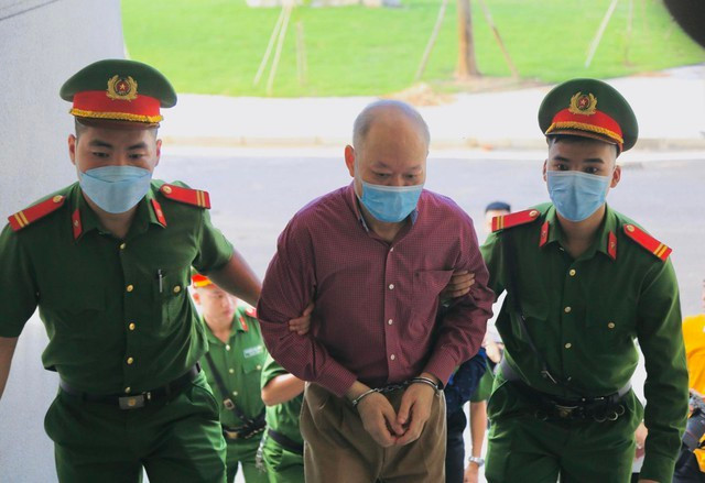 Cựu Đại sứ, Tổng lãnh sự quán khai về việc ‘làm giá’ với hàng nghìn du học sinh và tù nhân - Hình 2 Cuu Dai su, Tong lanh su quan khai ve viec ‘lam gia’ voi hang nghin du hoc sinh va tu nhan-Hinh-2