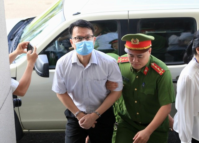 Cựu Đại sứ, Tổng lãnh sự quán khai về việc ‘làm giá’ với hàng nghìn du học sinh và tù nhân - Hình 3 Cuu Dai su, Tong lanh su quan khai ve viec ‘lam gia’ voi hang nghin du hoc sinh va tu nhan-Hinh-3