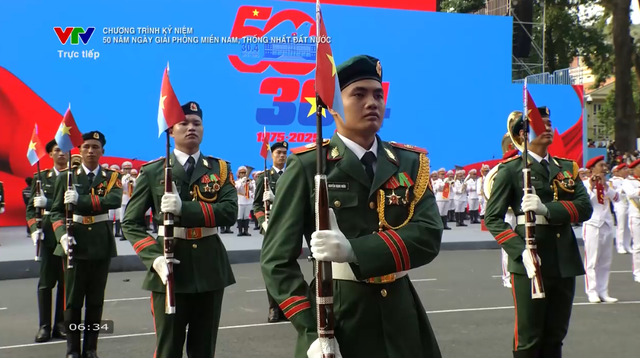 Trực tiếp: Diễu binh diễu hành kỷ niệm 50 năm ngày thống nhất đất nước - Hình 26 Truc tiep: Dieu binh dieu hanh ky niem 50 nam ngay thong nhat dat nuoc-Hinh-26