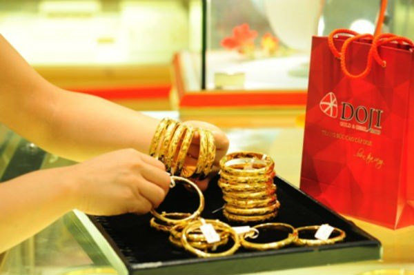 Giá vàng hôm nay 6/8: Nhiều nỗi lo nhấn chìm giá vàng Gia vang hom nay 6/8: Nhieu noi lo nhan chim gia vang
