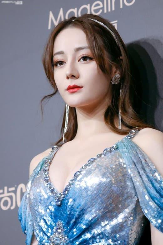 Địch Lệ Nhiệt Ba cũng có lúc khiến fan "ngã ngửa" vì ảnh xấu Dich Le Nhiet Ba cung co luc khien fan
