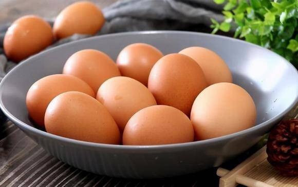 Luộc trứng đơn giản, thêm miếng này vào nồi, tách vỏ dễ như chơi - Hình 2 Luoc trung don gian, them mieng nay vao noi, tach vo de nhu choi-Hinh-2