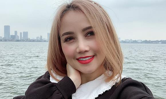 Đào Hoàng Yến tặng ngay một tỷ nếu có người nói cô tiêm filler - Hình 4 Dao Hoang Yen tang ngay mot ty neu co nguoi noi co tiem filler-Hinh-4