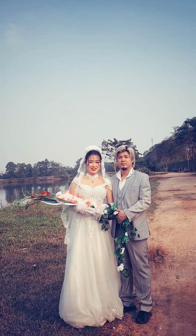 Cặp đôi cưới lại sau 10 năm, bộ ảnh cưới cực độc - Hình 7 Cap doi cuoi lai sau 10 nam, bo anh cuoi cuc doc-Hinh-7