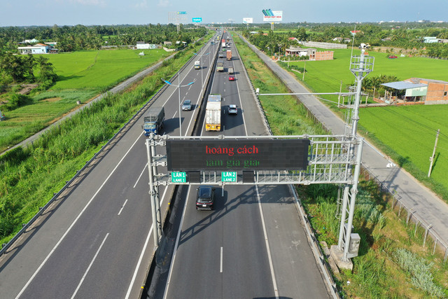 Hiện trạng xuống cấp ở cao tốc TPHCM - Trung Lương - Hình 8 Hien trang xuong cap o cao toc TPHCM - Trung Luong-Hinh-8