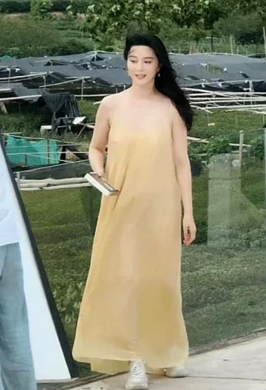 Ảnh 'đẫy đà' với đồ rộng khiến Phạm Băng Băng bị đồn mang thai Anh 'day da' voi do rong khien Pham Bang Bang bi don mang thai