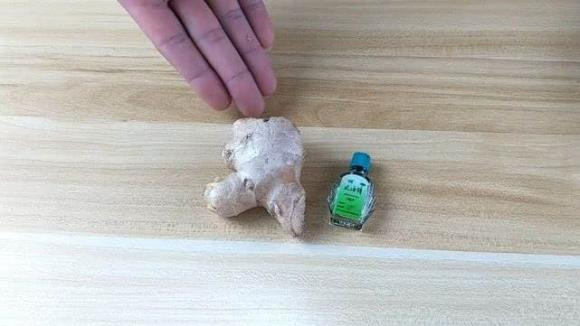 Trộn gừng, dầu gió theo cách này: Đẩy lùi mùi hôi khó chịu trong nhà Tron gung, dau gio theo cach nay: Day lui mui hoi kho chiu trong nha
