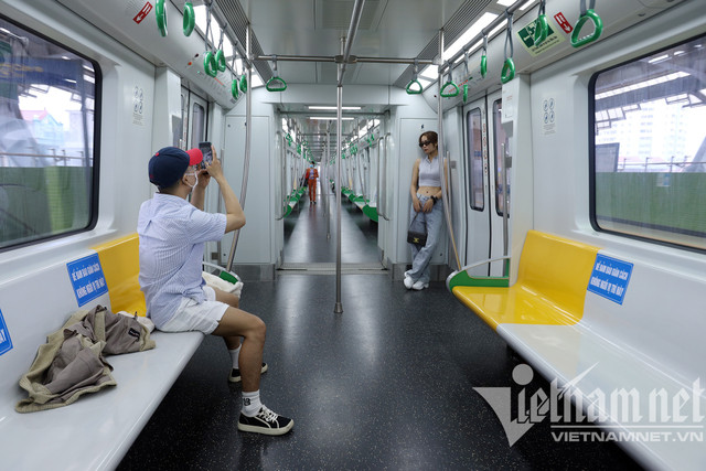 Tàu đường sắt Cát Linh - Hà Đông vắng lạ thường - Hình 13 Tau duong sat Cat Linh - Ha Dong vang la thuong-Hinh-13