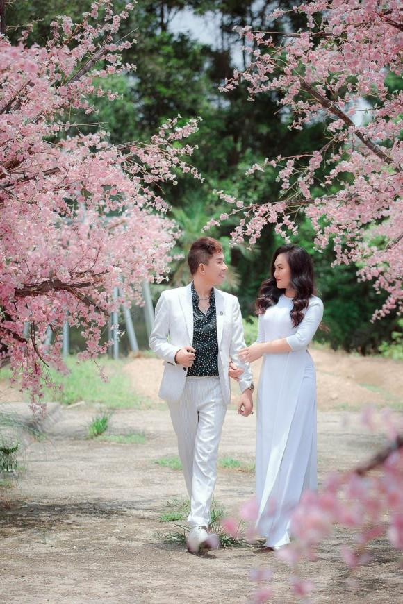 Bà xã Long Nhật lên sóng, nhan sắc mẹ 4 con chiếm spotlight - Hình 8 Ba xa Long Nhat len song, nhan sac me 4 con chiem spotlight-Hinh-8