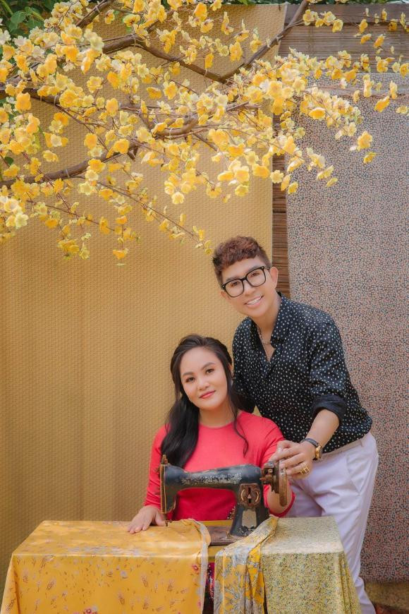 Bà xã Long Nhật lên sóng, nhan sắc mẹ 4 con chiếm spotlight Ba xa Long Nhat len song, nhan sac me 4 con chiem spotlight