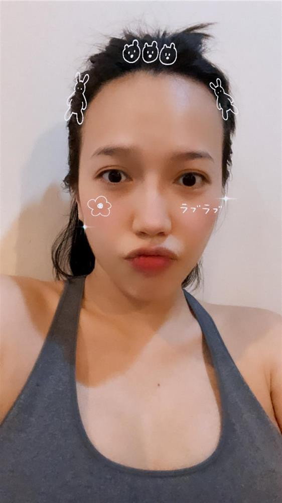 Diệu Nhi mặc đồ giấu bụng lùm lùm sau sinh 10 ngày? - Hình 3 Dieu Nhi mac do giau bung lum lum sau sinh 10 ngay?-Hinh-3