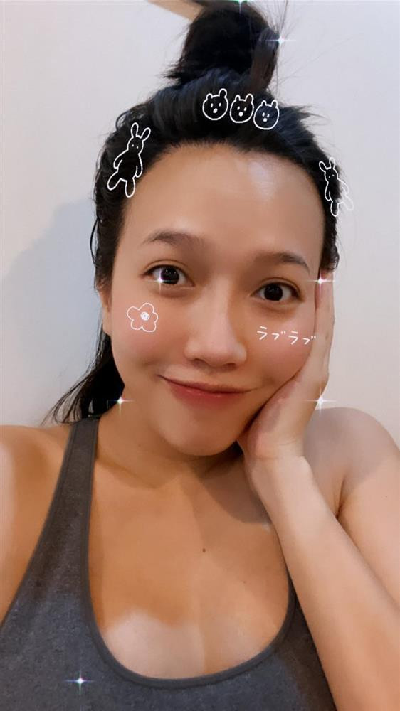 Diệu Nhi mặc đồ giấu bụng lùm lùm sau sinh 10 ngày? - Hình 4 Dieu Nhi mac do giau bung lum lum sau sinh 10 ngay?-Hinh-4