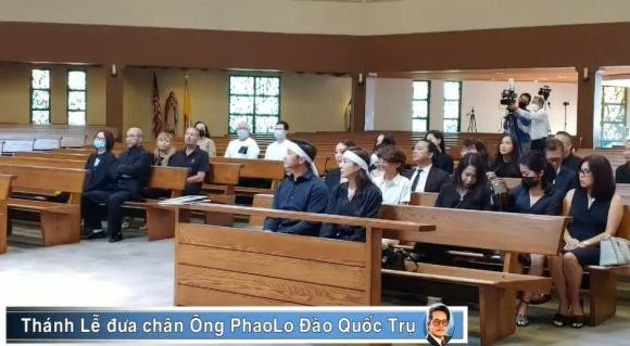 Hà Kiều Anh nén đau thương trong tang lễ NSƯT Đào Quốc Trụ - Hình 3 Ha Kieu Anh nen dau thuong trong tang le NSUT Dao Quoc Tru-Hinh-3